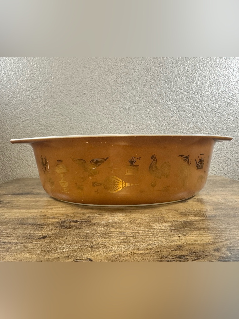 Pyrex Brown Glass Casserole with Gold Motif - Picture 4 of 8
